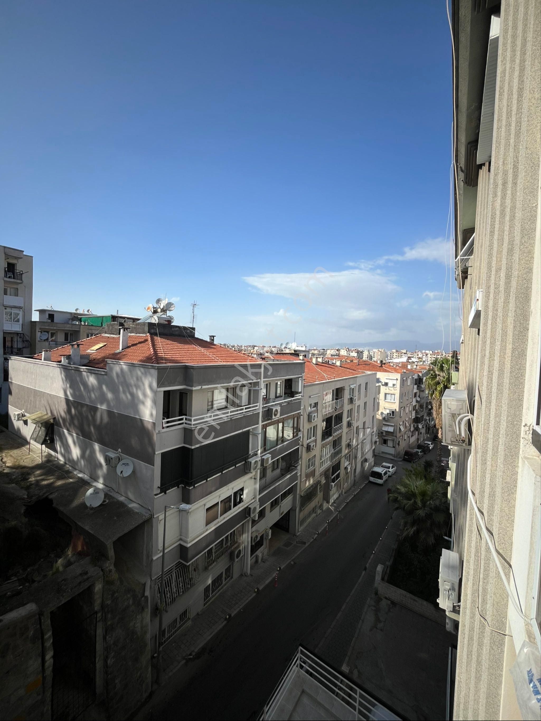 Ogün'den Güzelyalı Merkezde Asansörlü Otoparklı Arakat Genç Binada Satılık Daire - Görsel 9