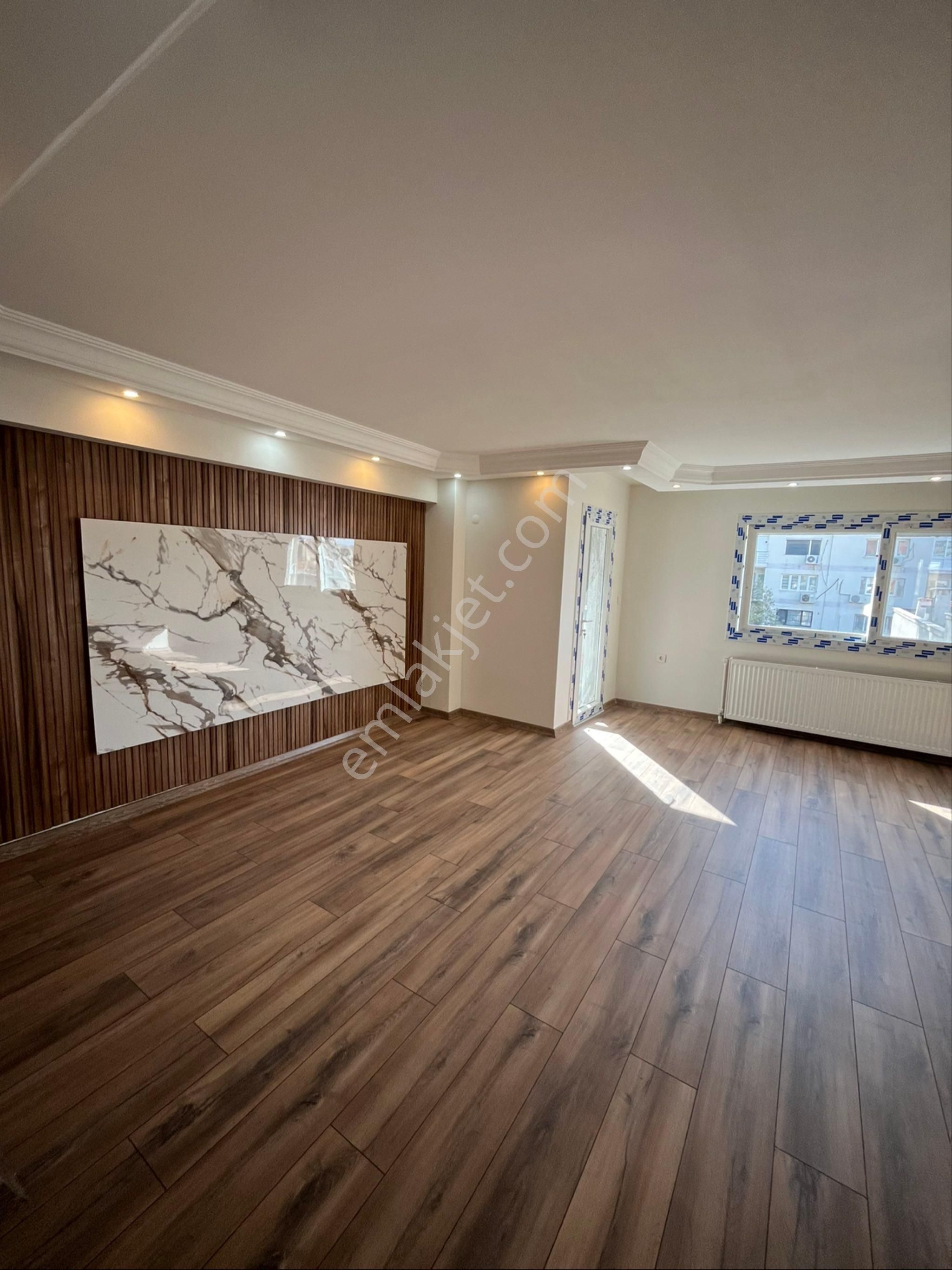 Ogün'den Güzelyalı Merkezde Asansörlü Otoparklı Arakat Genç Binada Satılık Daire - Görsel 3