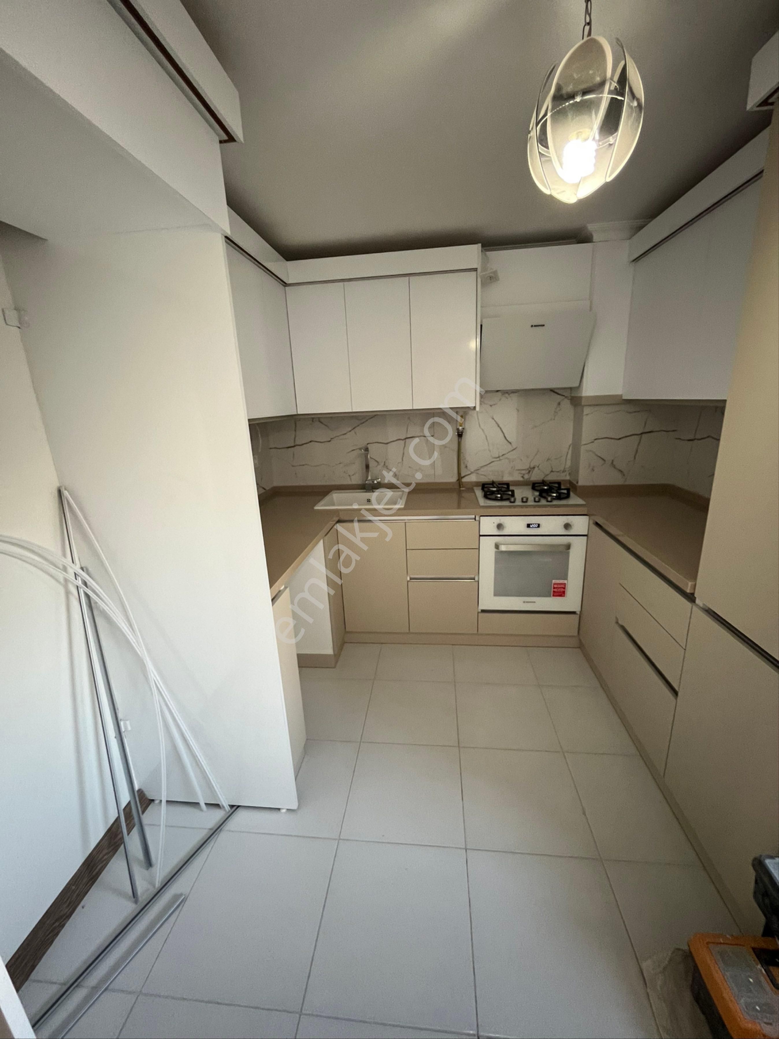 Ogün'den Güzelyalı Merkezde Asansörlü Otoparklı Arakat Genç Binada Satılık Daire - Görsel 7