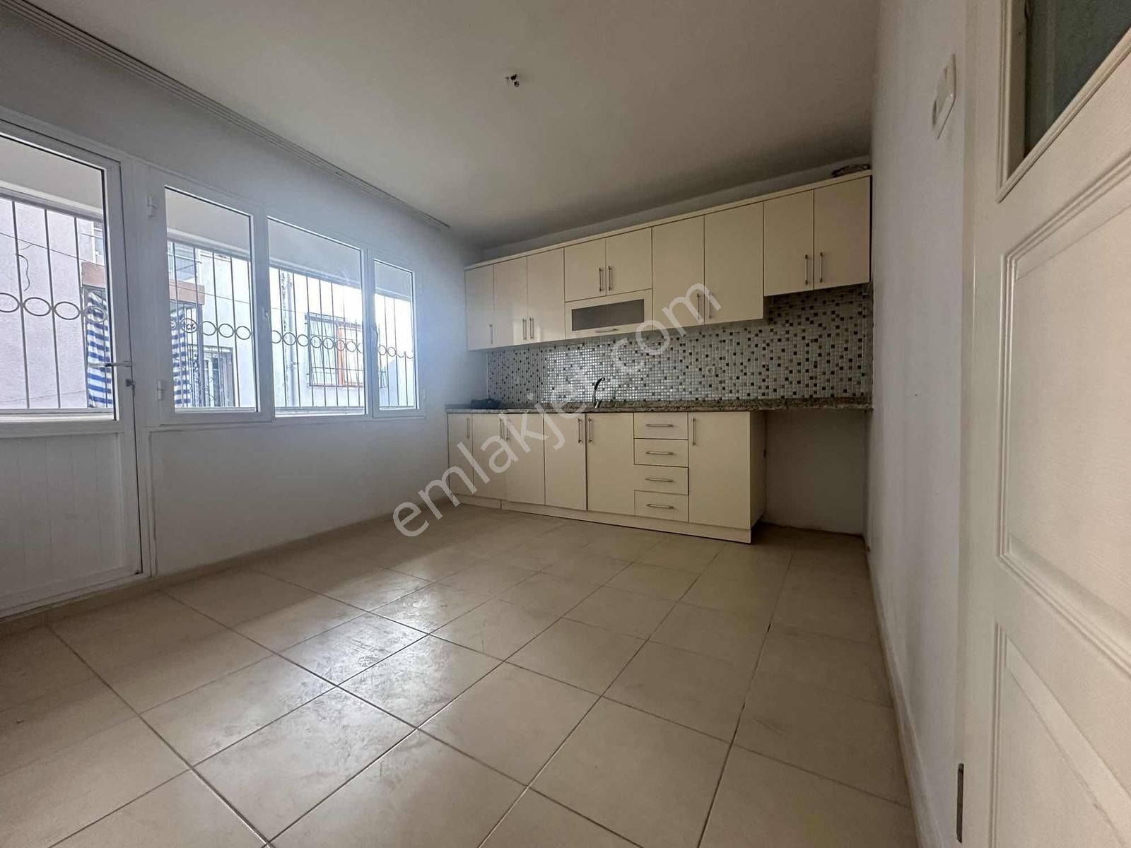 Merkezi Lokasyonda Kiralık 2+1 Kapalı Mutfak Çift Cephe Daire - Görsel 6