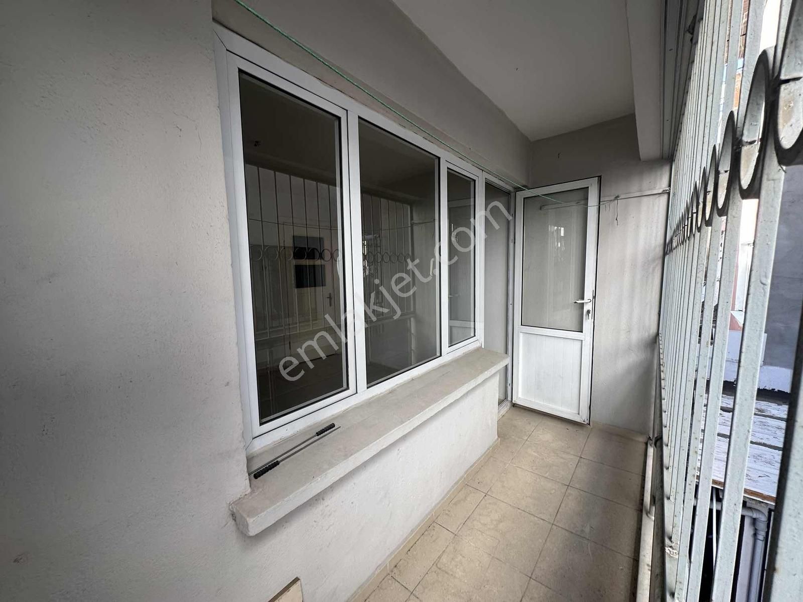 Merkezi Lokasyonda Kiralık 2+1 Kapalı Mutfak Çift Cephe Daire - Görsel 7