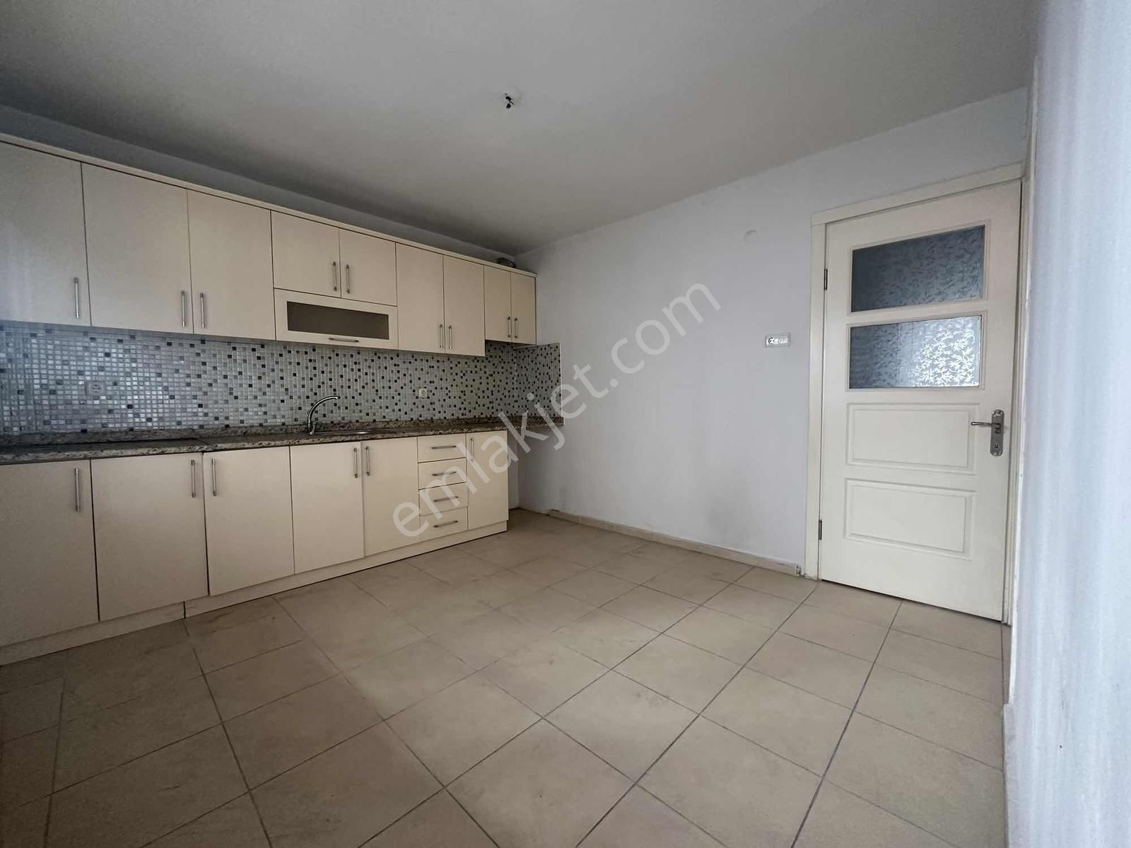 Merkezi Lokasyonda Kiralık 2+1 Kapalı Mutfak Çift Cephe Daire - Görsel 9