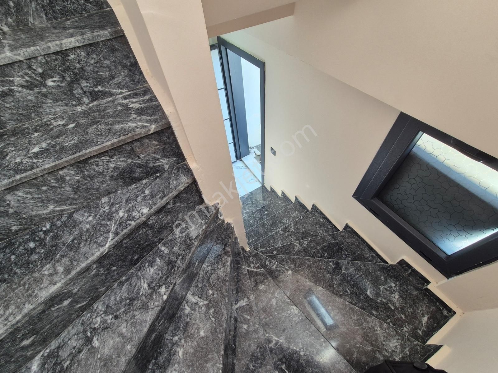 Kuşadası Hacıfeyzullah Mahallesi'nde 1+1 Bahçeli Dubleks Villa - Görsel 14