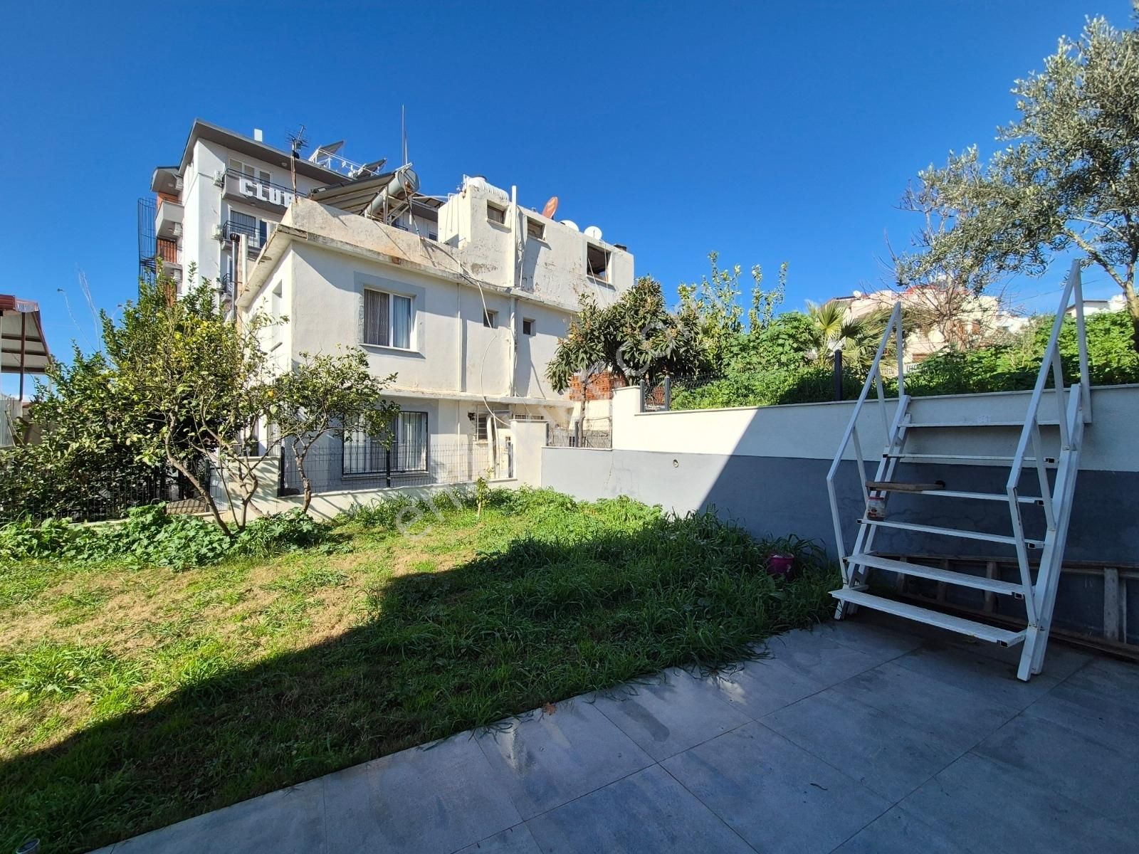 Kuşadası Hacıfeyzullah Mahallesi'nde 1+1 Bahçeli Dubleks Villa - Görsel 11