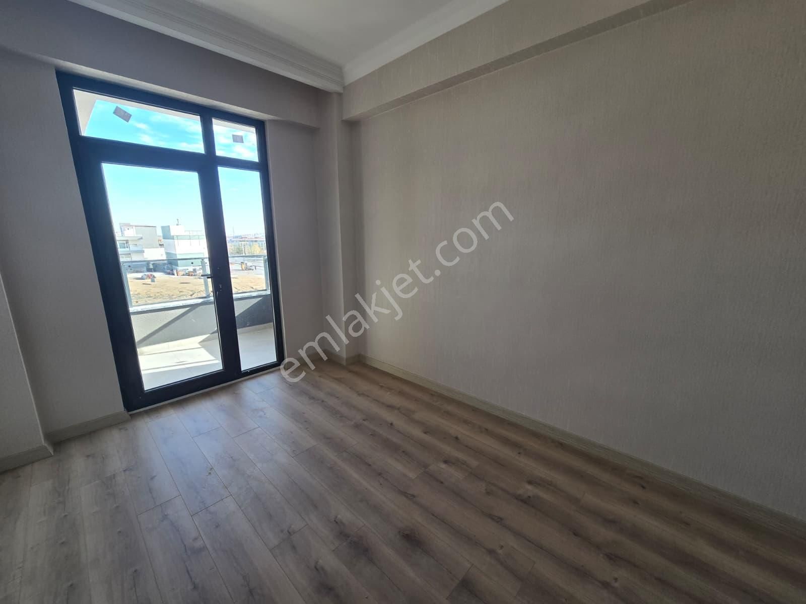 Aktel Gayrimenkulden Kahramanlar Caddesinde Satılık 3+1 Daire - Görsel 14