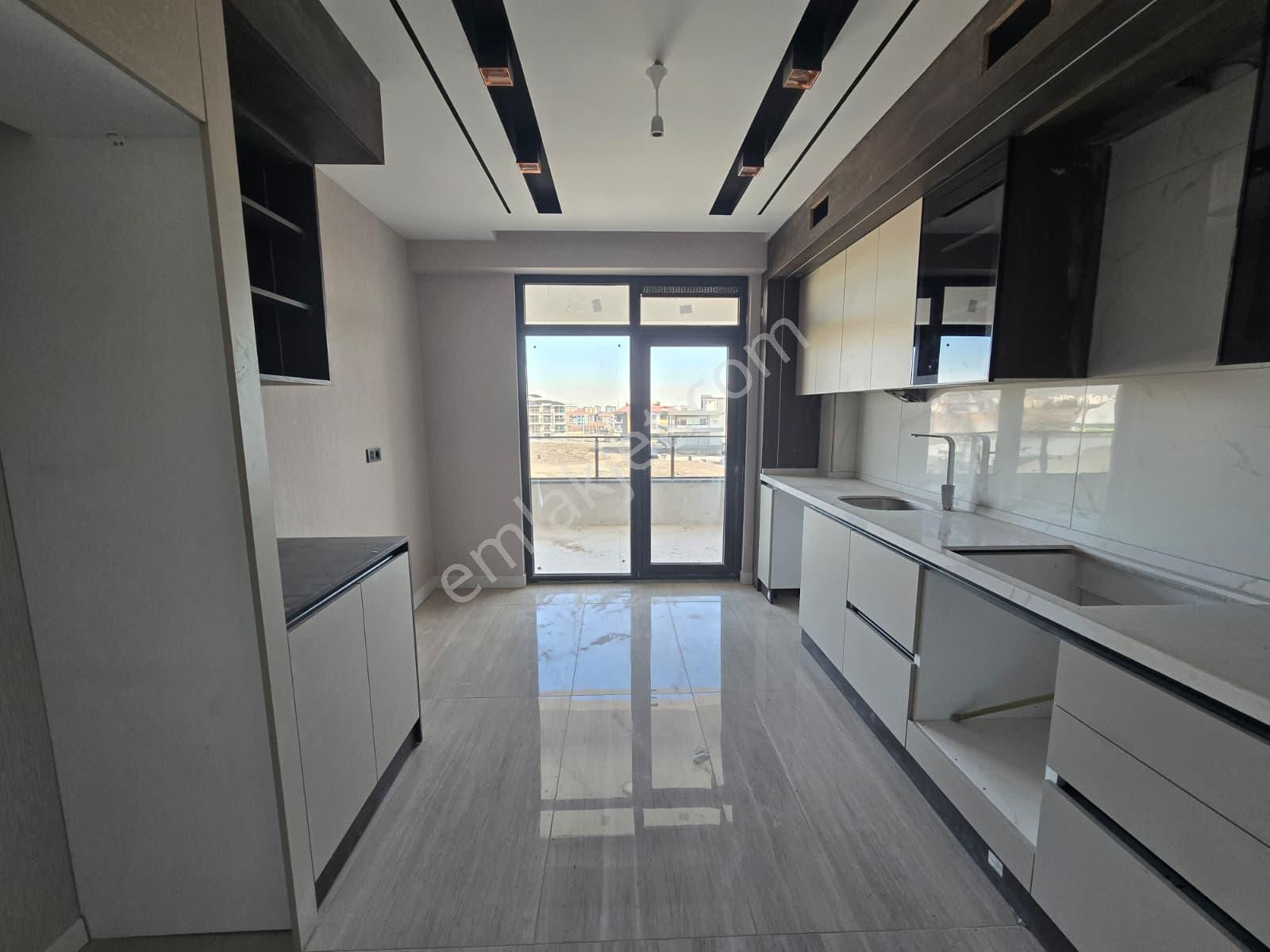 Aktel Gayrimenkulden Kahramanlar Caddesinde Satılık 3+1 Daire