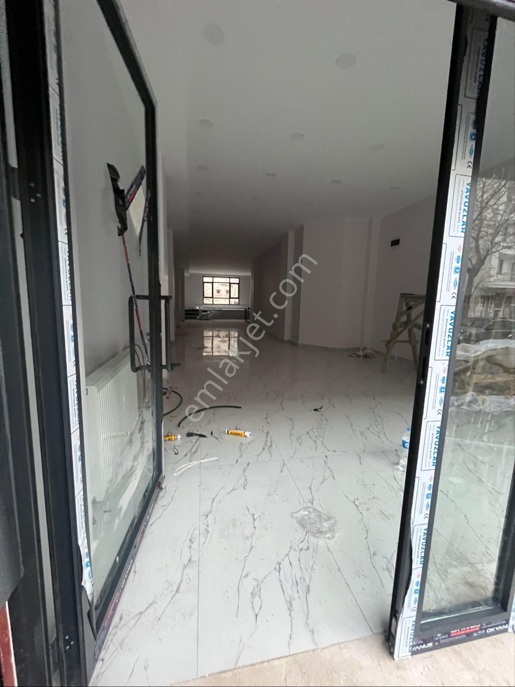 Mutlu Gayrimenkulden Kiralık Dükkan - Görsel 3