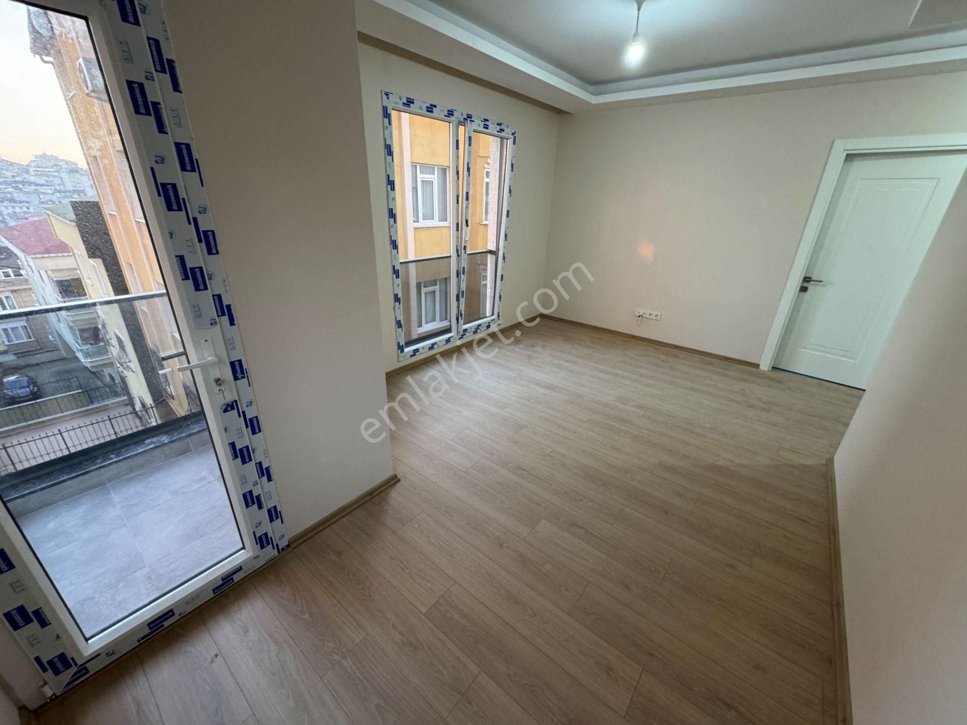 Ataşehir, İnönü Mh.19 Mayıs Cd Üzeri Metroya, Marketlere, 7tepe Üni'ye Yakın 1+1 - Görsel 26