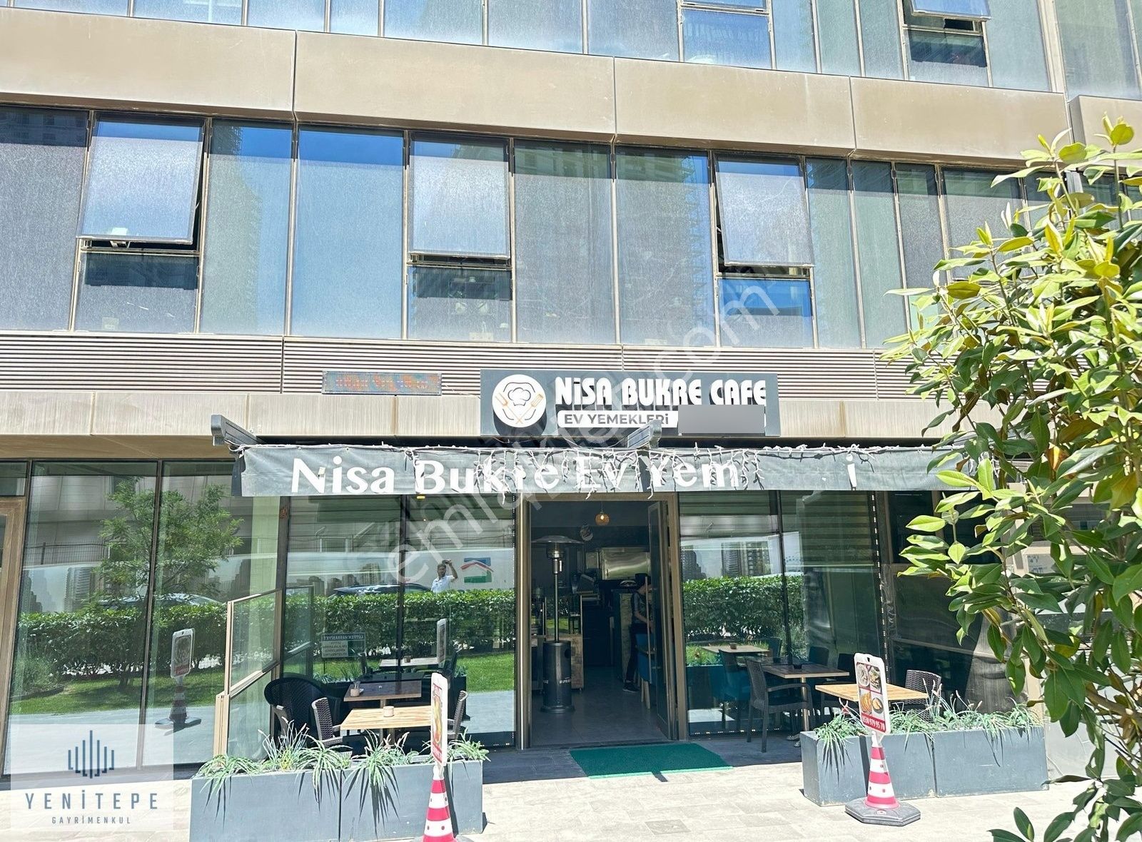 Yenitepe Gayrimenkul'den Ön Kullanım Alanlı Satılık 50 M2 Dükkan