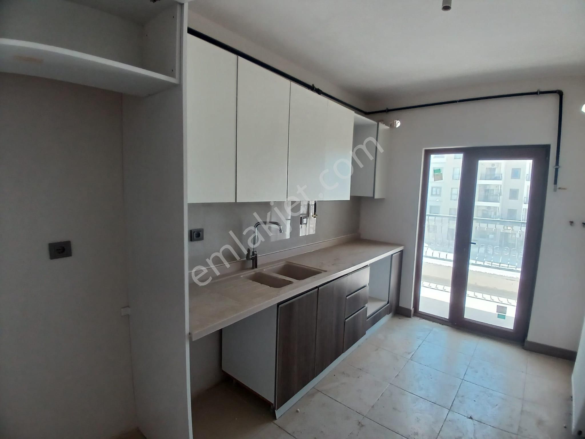 Adana Sarıçam Buruk Tokilerde Yola Yakın Otobüs Duraklarına Yakın Zemin Kat 2+1 Kiralık