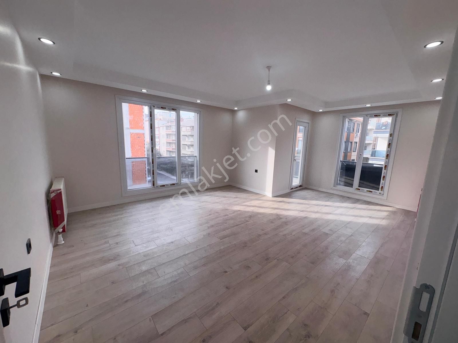 Evport Gyo | Yakuplu Mah Metrobüse Yakın 2+1 Sıfır Arakat Daire