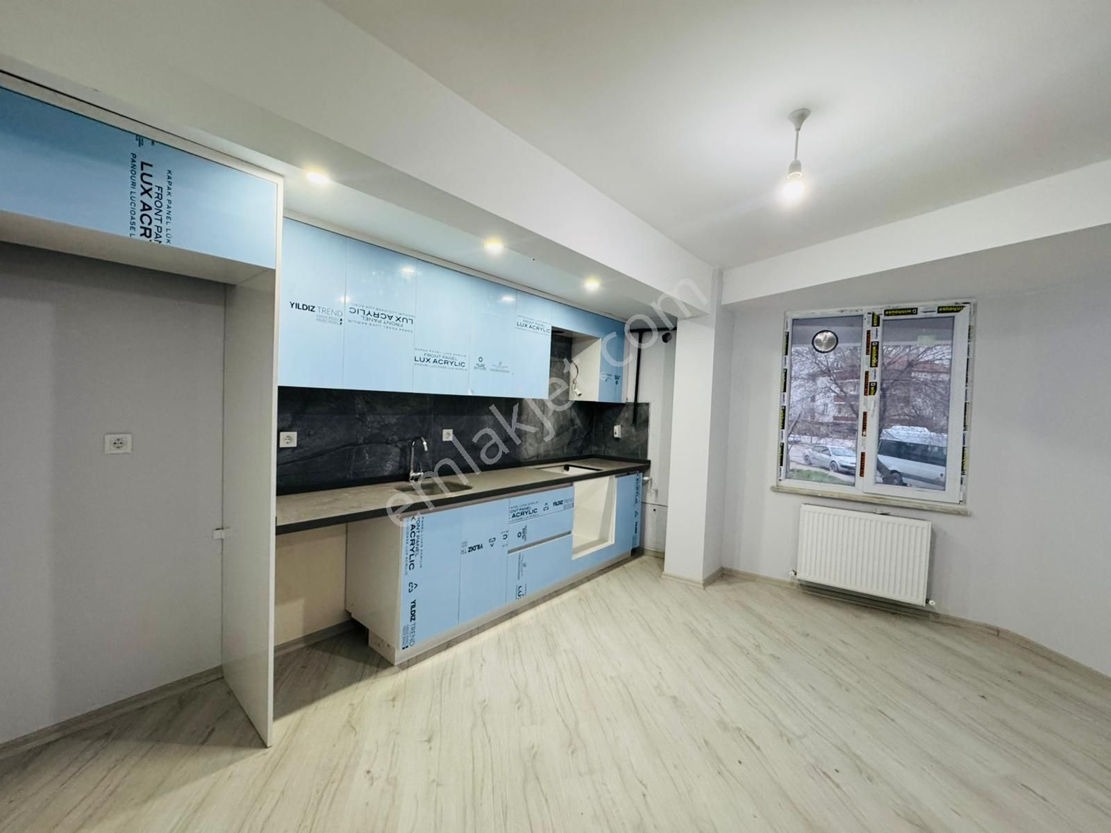 İster Yatırım İster Oturum__ Merkezi Konum'da_iskanlı__sıfır 1+1