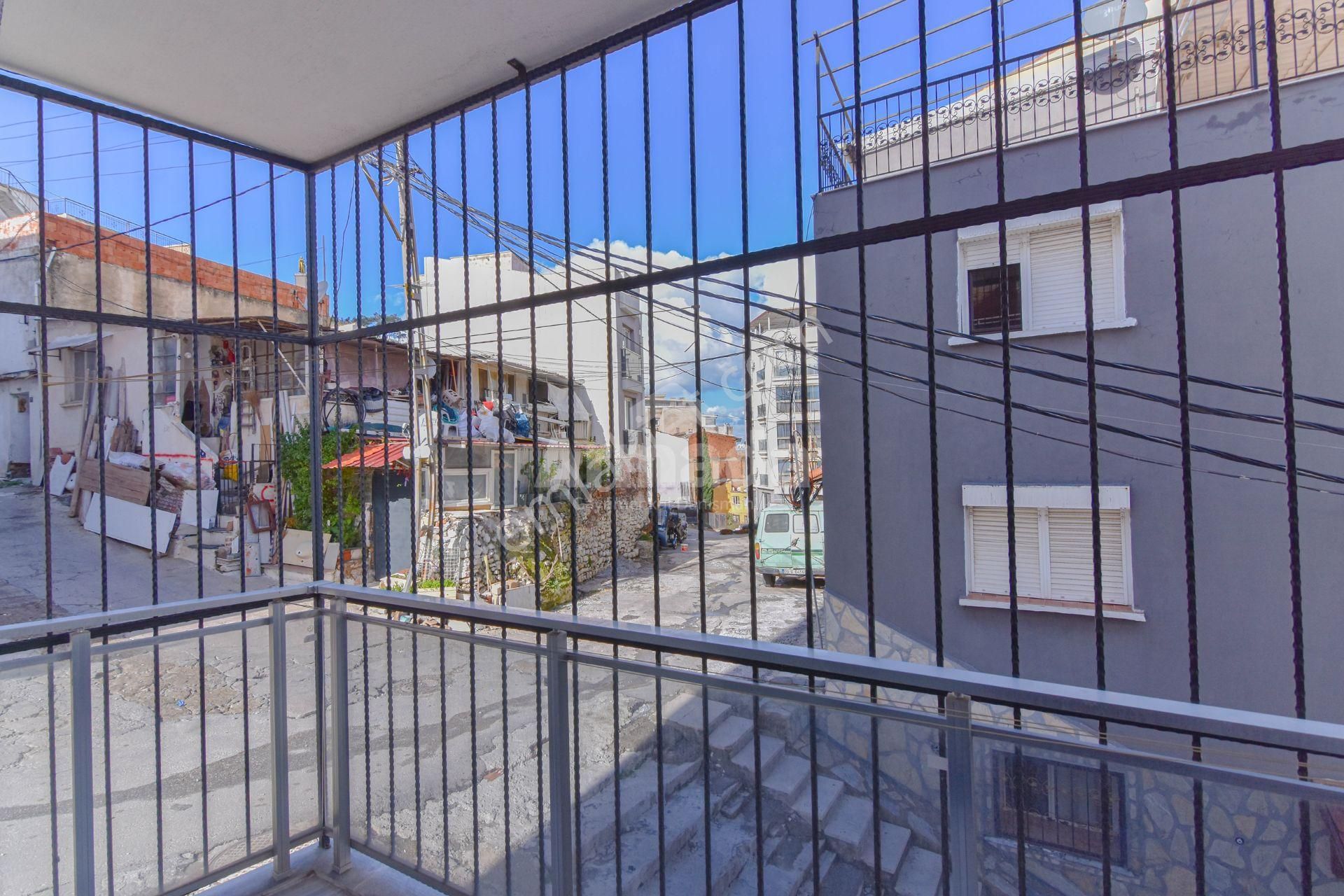 Kuşadası Hacıfeyzullah Mahallesi'nde Satılık 1+1 Eşyalı Daire - Görsel 8