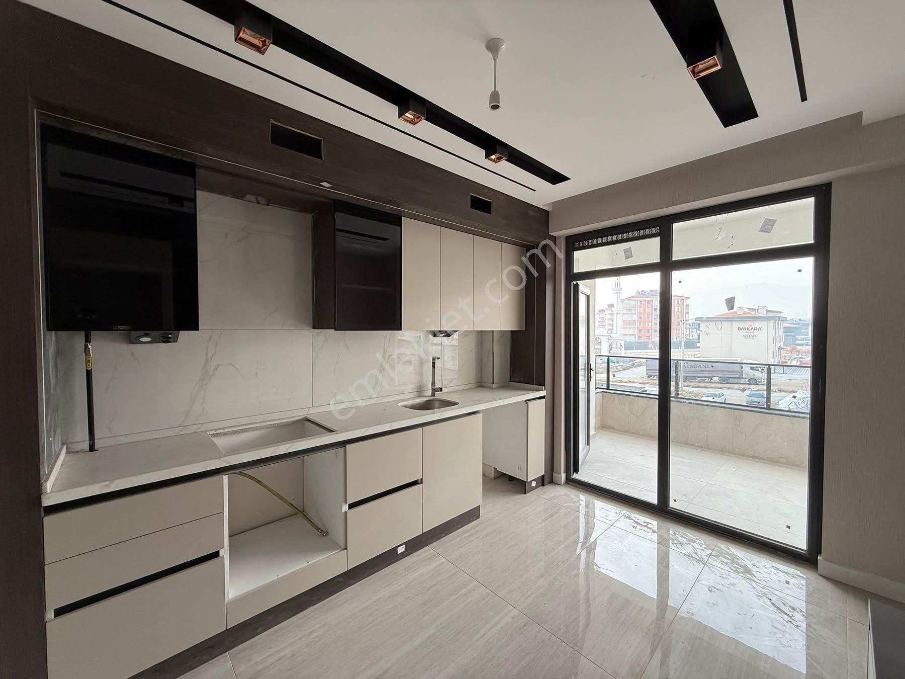 Selahaddin Eyyubi Mah’de Sıfır İskânlı Kahramanlar Caddesinde Ultra Lüx Hobi Bahçeli 3,5+1 Daireler