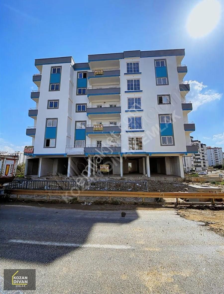 Kozan Divan Emlak'tan Üniversite Kavşağında Sıfır 3+1