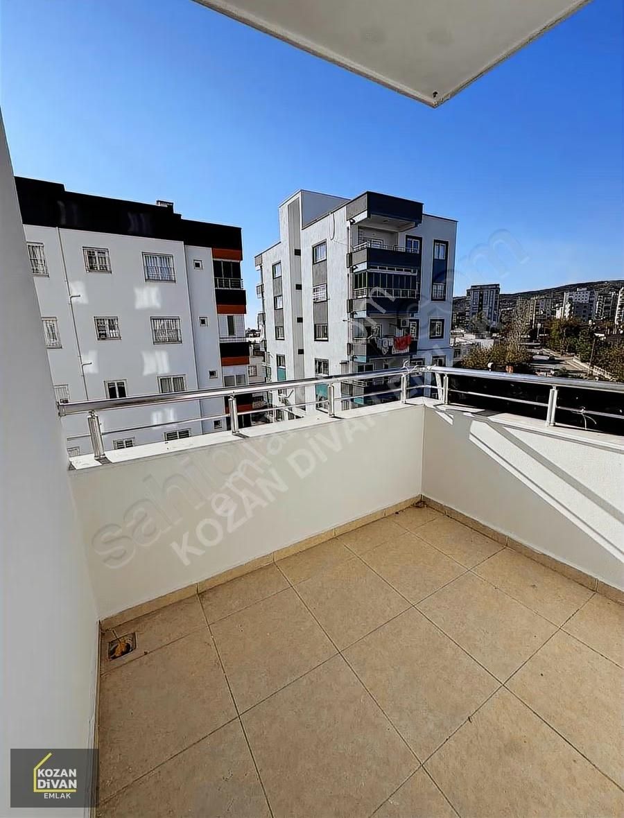 Kozan Divan Emlak'tan Sağlık Meslek Lisesine Komşu 3+1 Daire - Görsel 3