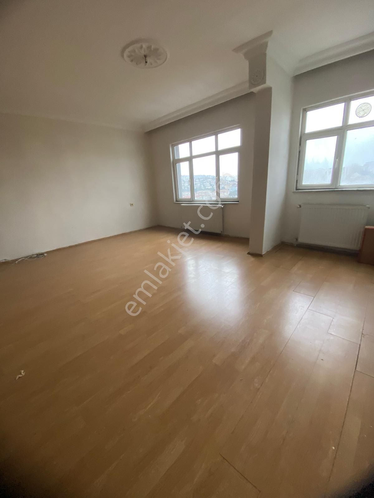 Yavuztürk Mahallesinde Site İçerisinde Geniş Kiralık 2+1 Daire