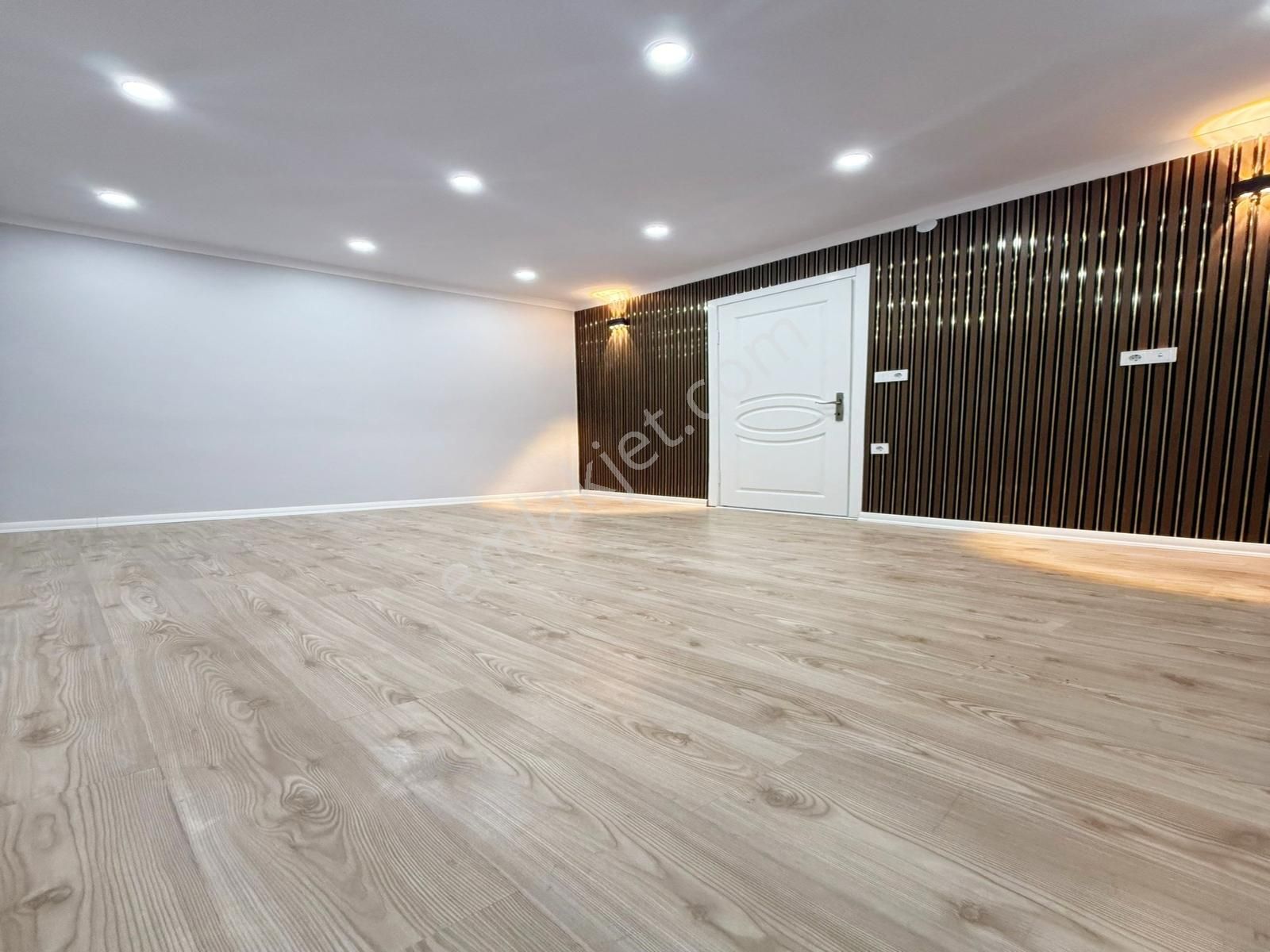 Acil Satılık Fırsat Daire Krediye Uygun 2+1 Caddeye Yakın