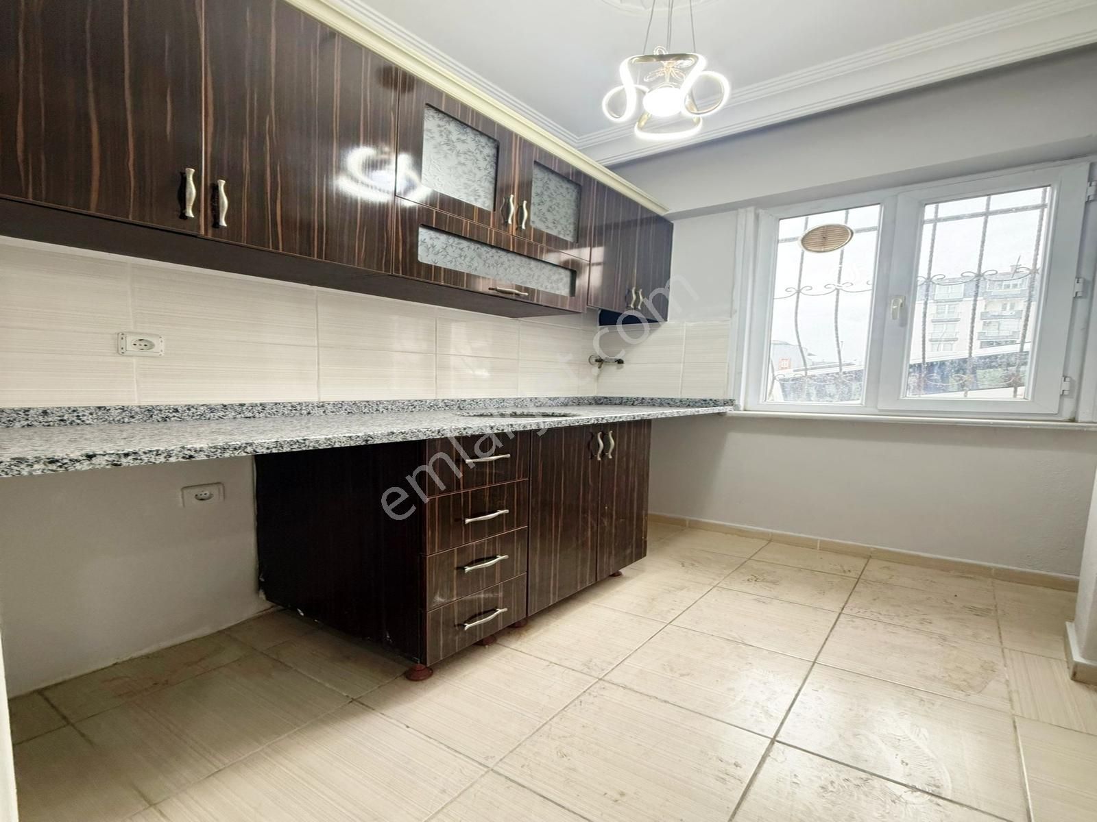 Acil Satılık Fırsat Daire Krediye Uygun 2+1 Caddeye Yakın - Görsel 3