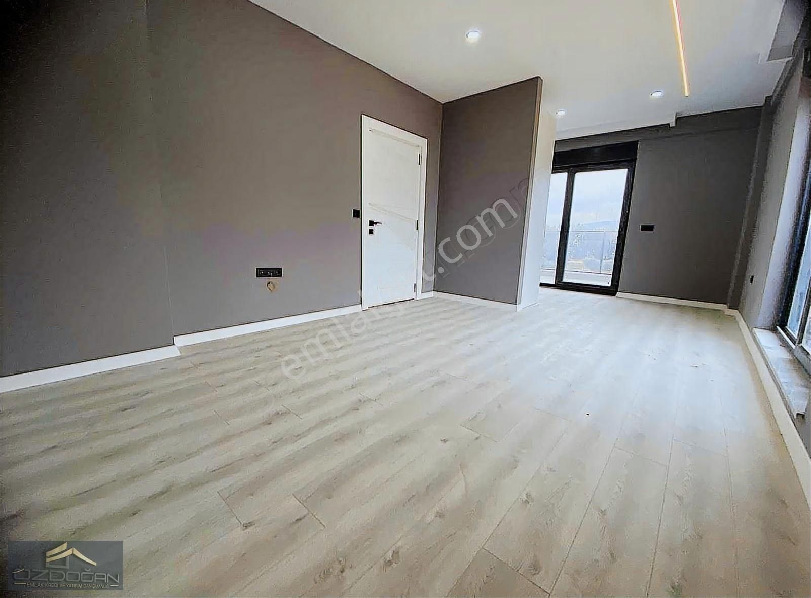 Aktoprak Mahallesinde 2+1 Havuzlu 1.sınıf İşçilikte Daireler