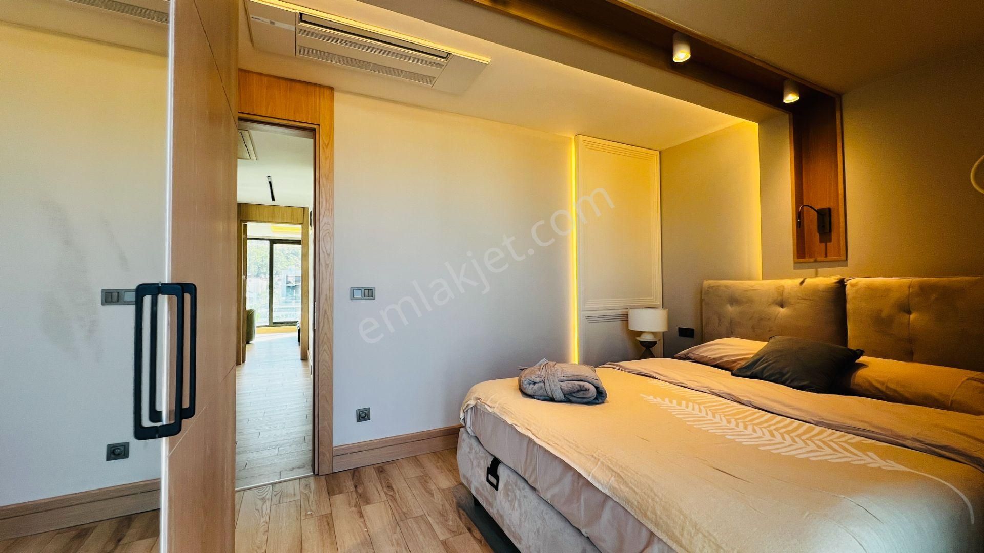 Kemer Merkezde Satılık Tripleks Lüks Müstakil Villa - Görsel 14