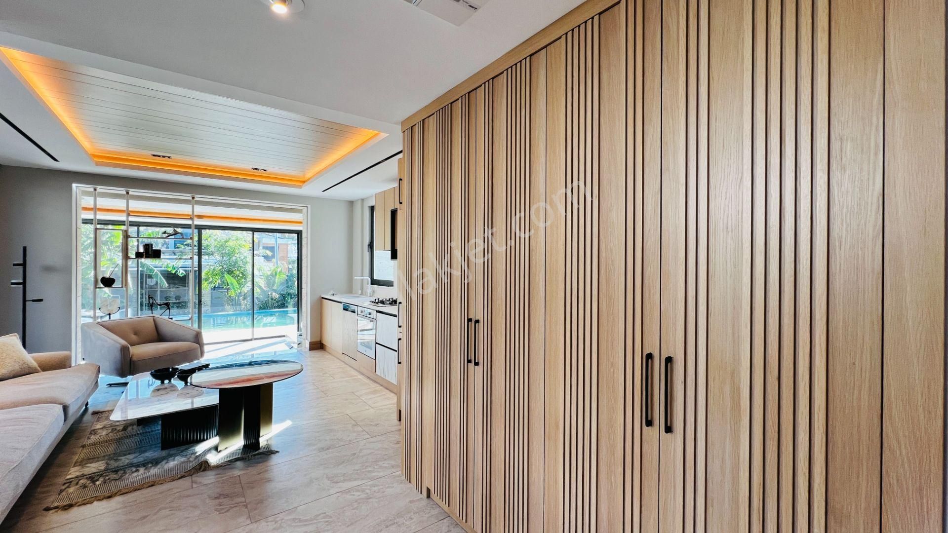 Kemer Merkezde Satılık Tripleks Lüks Müstakil Villa - Görsel 23