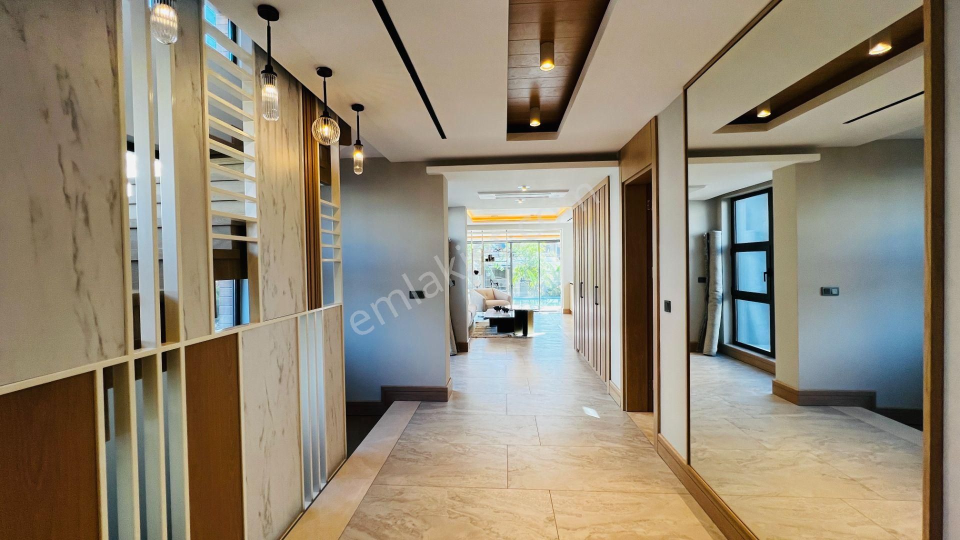 Kemer Merkezde Satılık Tripleks Lüks Müstakil Villa - Görsel 25