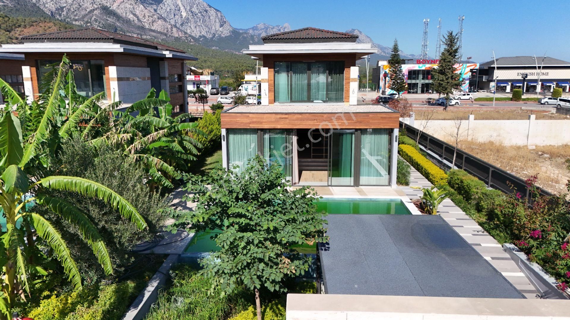 Kemer Merkezde Satılık Tripleks Lüks Müstakil Villa - Görsel 2