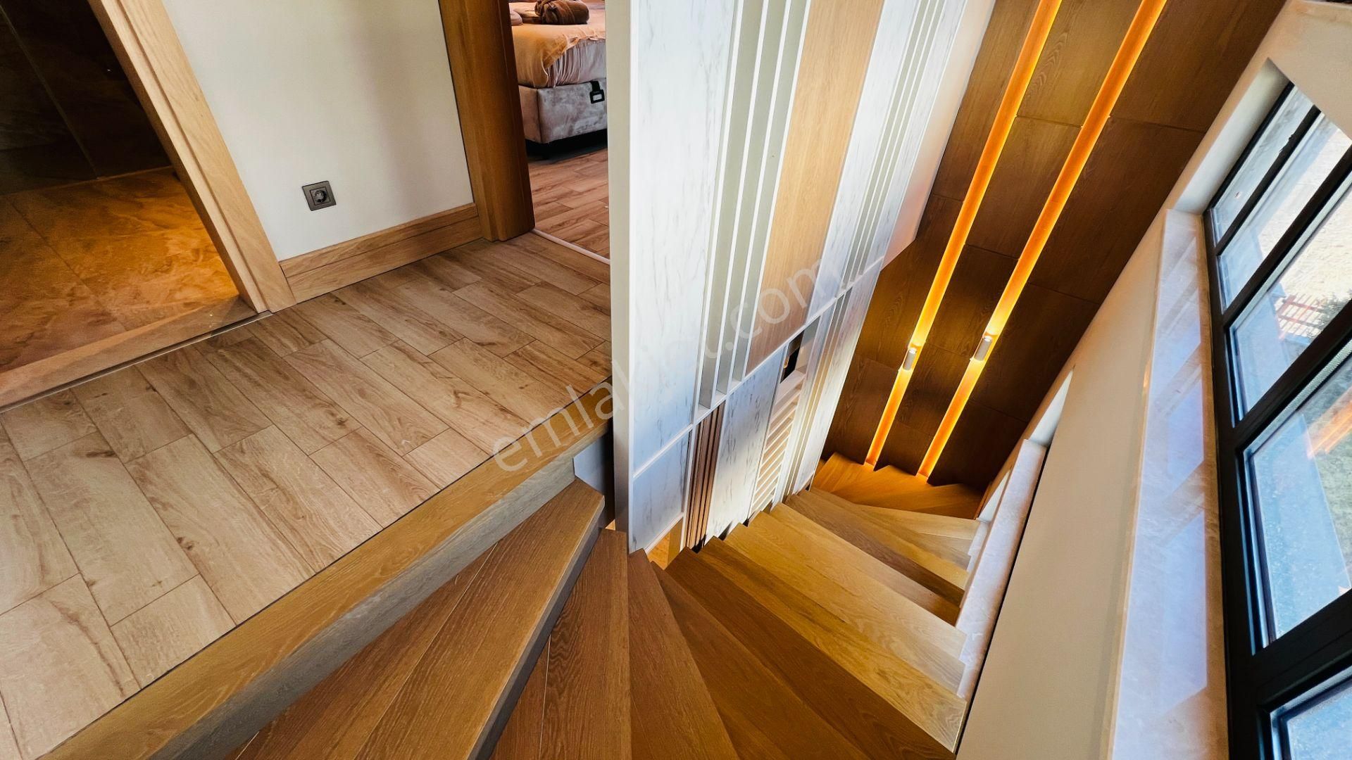 Kemer Merkezde Satılık Tripleks Lüks Müstakil Villa - Görsel 26