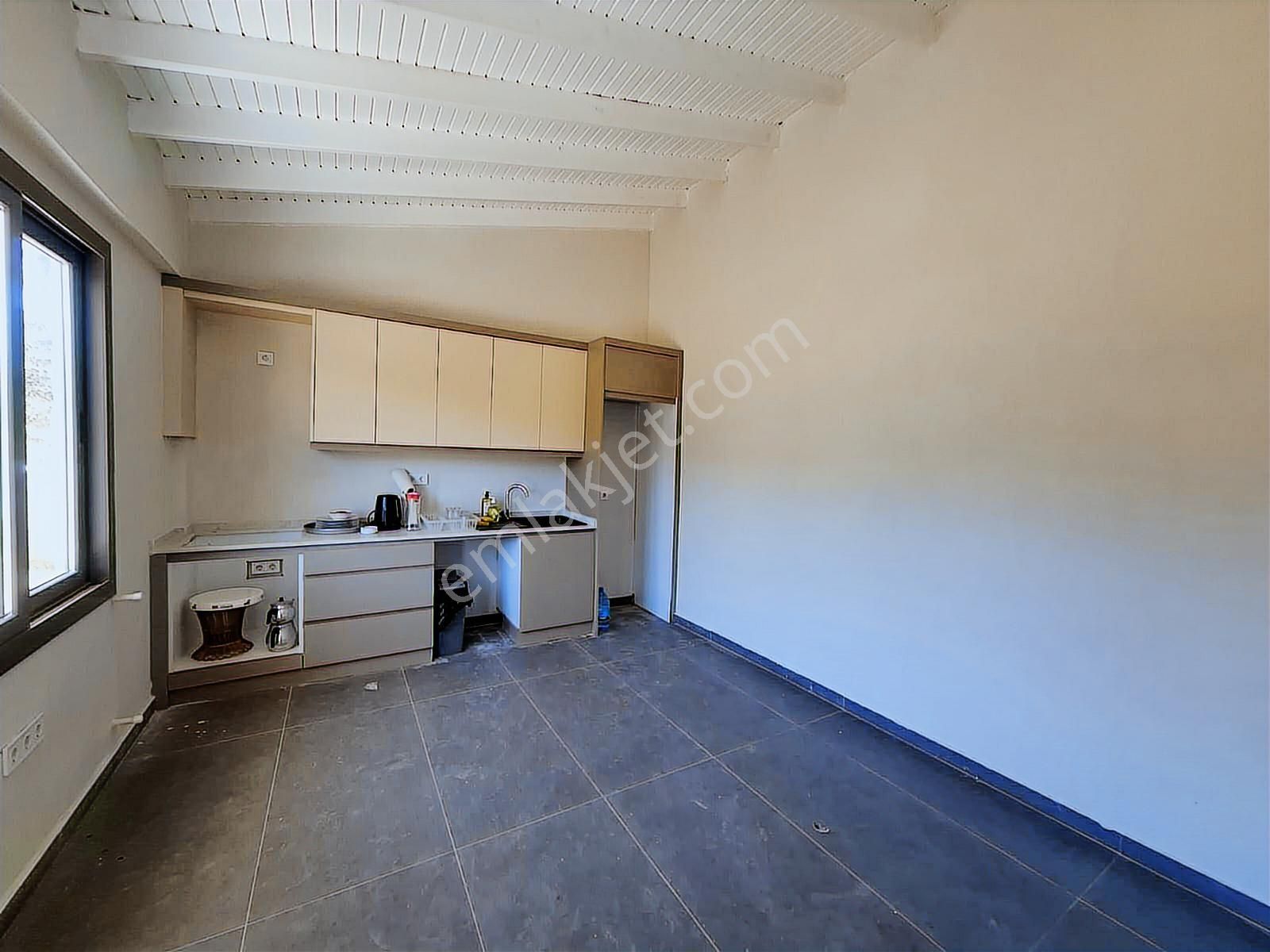 Uzunkuyu'nun Kalbinde, Havuzlu, Müştemilatlı Satılık Lüks Villa - Görsel 29