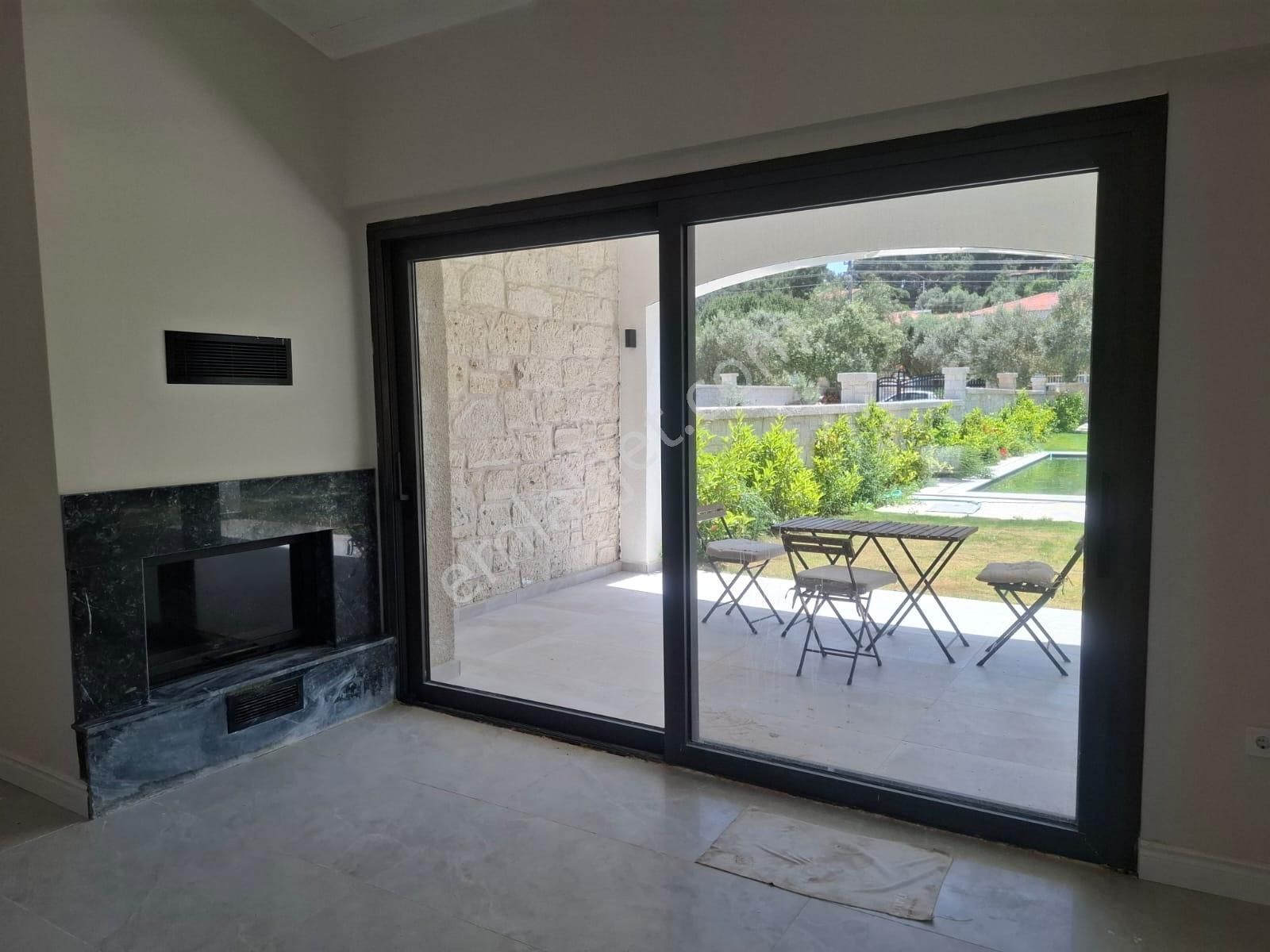 Uzunkuyu'nun Kalbinde, Havuzlu, Müştemilatlı Satılık Lüks Villa - Görsel 32