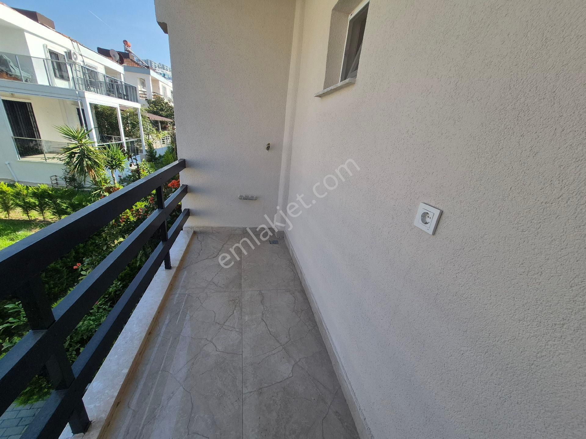 Kuşadası Kadınlar Denizi Mahallesi 3+1 - Görsel 12