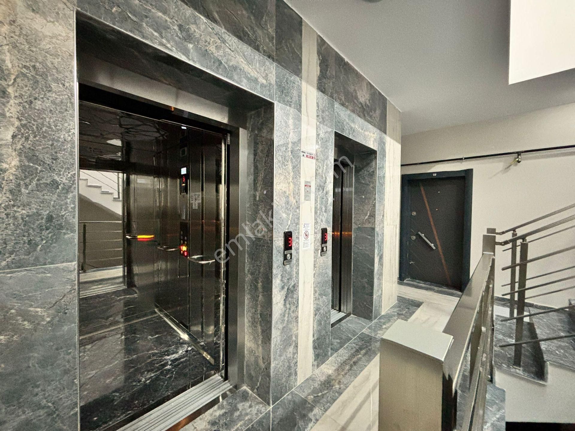 Alaçatı Premıum'dan Cadde Üzeri*2+1*90 M2*sıfır Daire* - Görsel 3