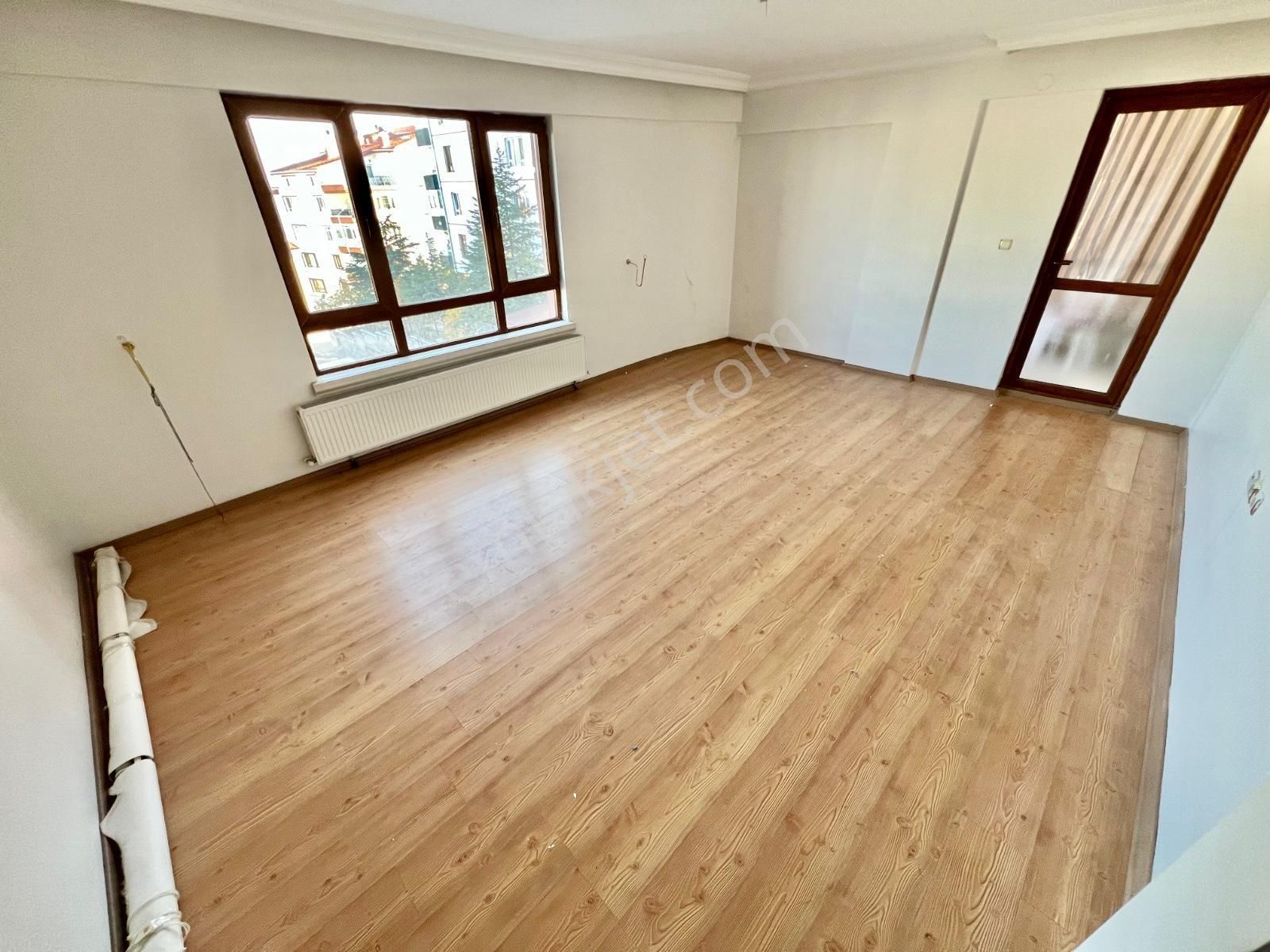 Yayla Merkezi Konumda Katta Yapılı Geniş M2 Fırsat!!!! - Görsel 2