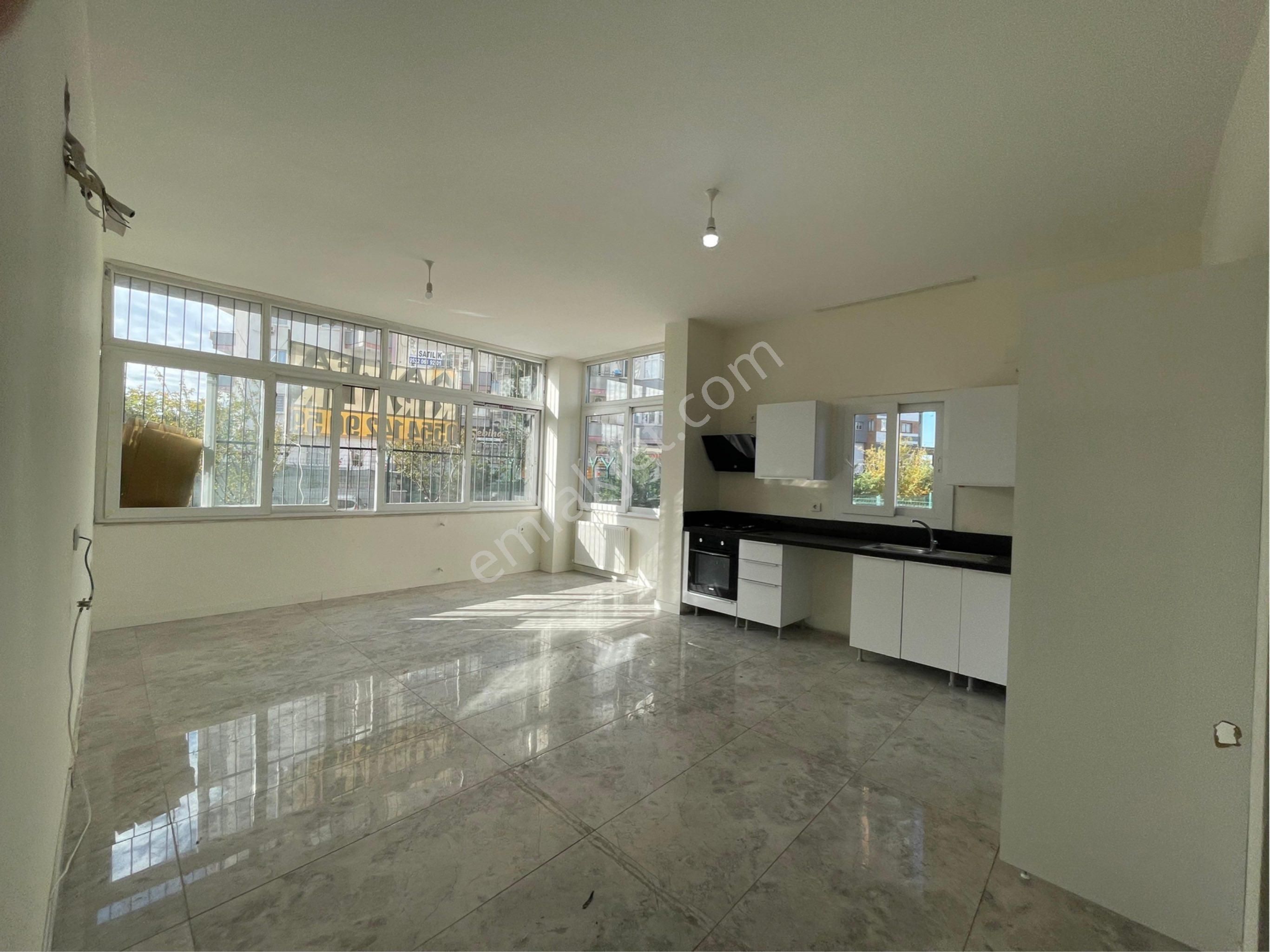 Türkmenbaşı Bulvarına Yakın Havuzlu Parkeli Geniş 3+1 Fırsat Daire - Görsel 3