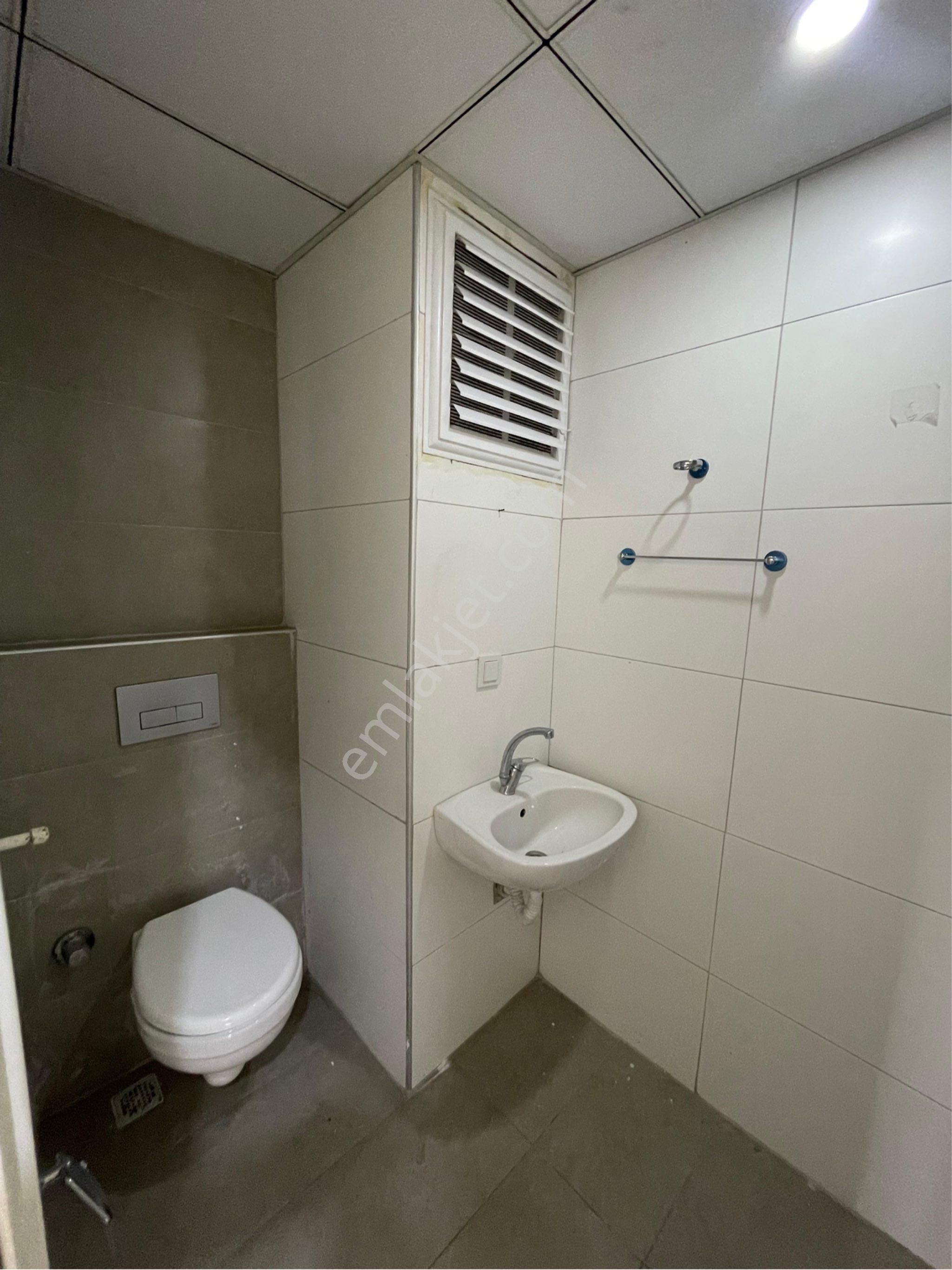 Türkmenbaşı Bulvarına Yakın Havuzlu Parkeli Geniş 3+1 Fırsat Daire - Görsel 11