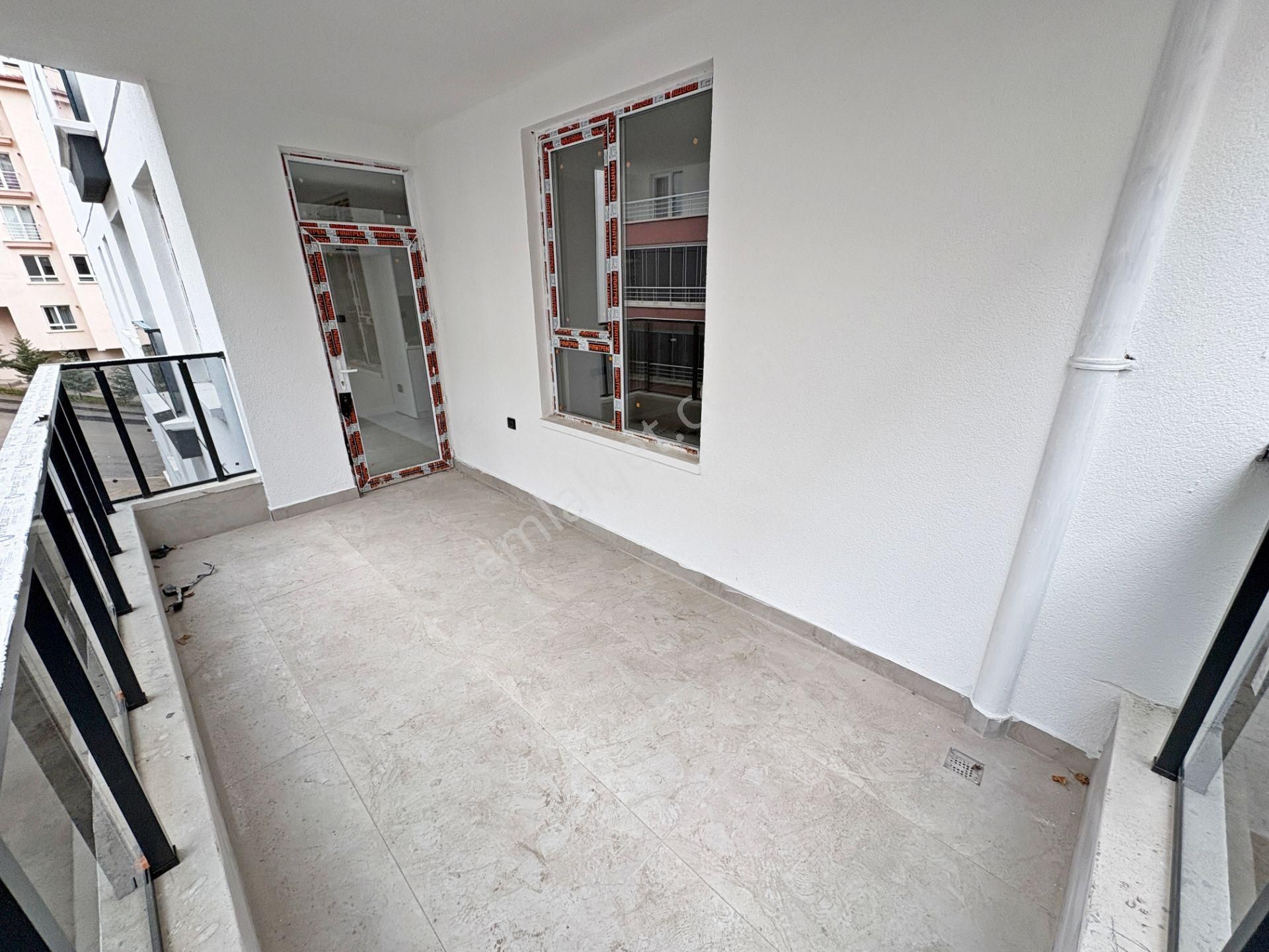 3+1 3.kat Ayvalı Merkezde Sıfır Geniş Oturum E.banyo Asansör - Görsel 7