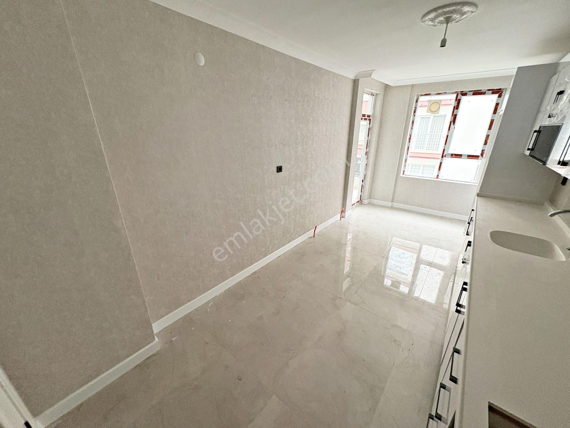 3+1 3.kat Ayvalı Merkezde Sıfır Geniş Oturum E.banyo Asansör - Görsel 4