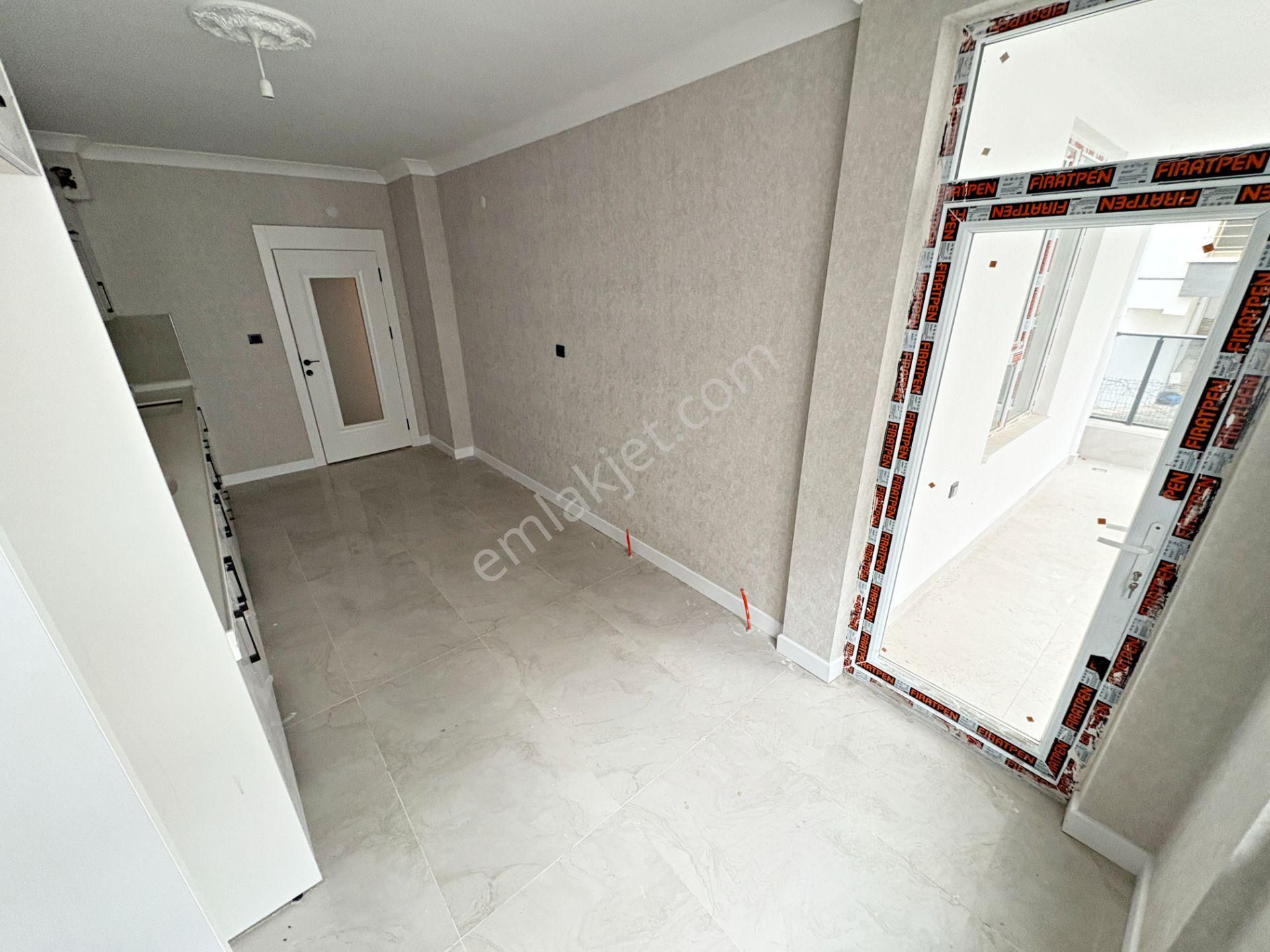 3+1 3.kat Ayvalı Merkezde Sıfır Geniş Oturum E.banyo Asansör - Görsel 5