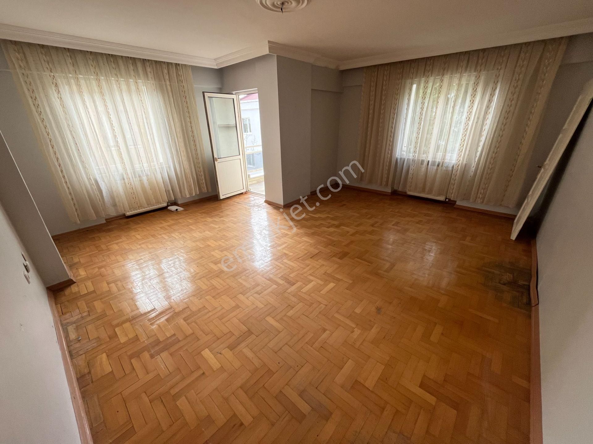 Büyükçekmece Fatih Mah İçi Yapılı Temiz Merkezi Geniş 3+1 Kiralık Daire