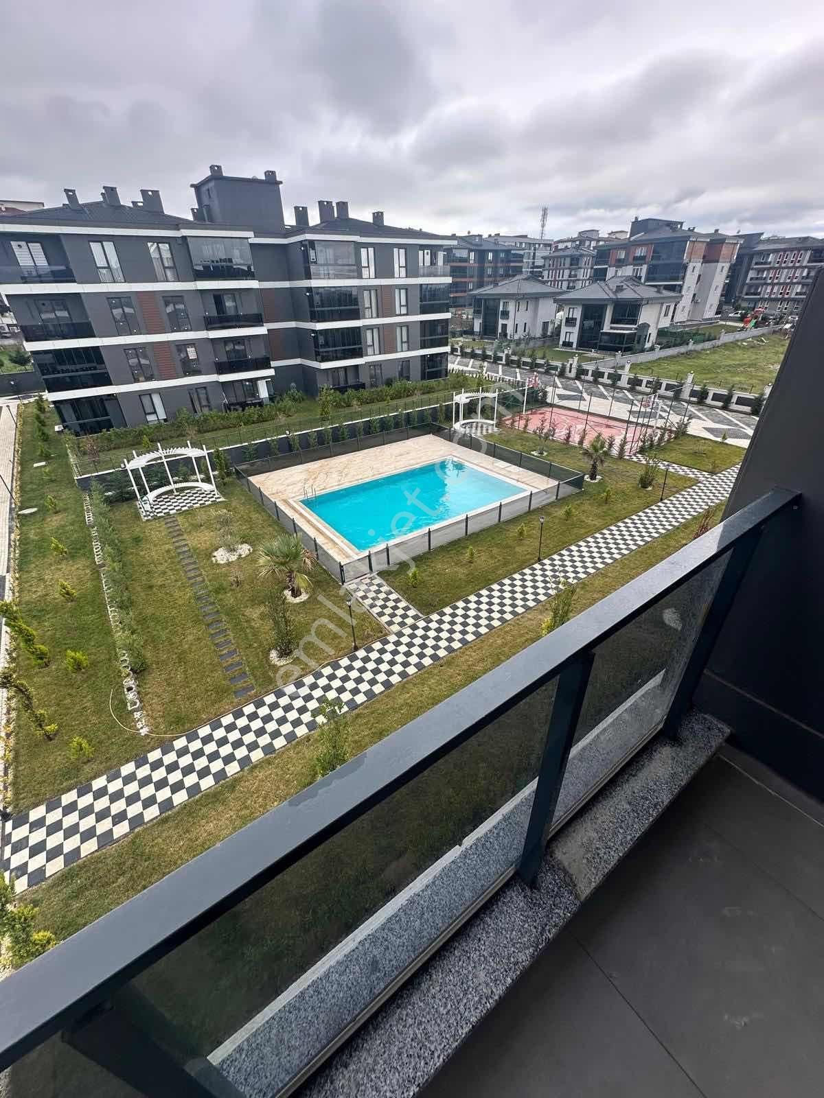 Hürriyet Mahallesin De Havuz Cephe Satılık 1+1 Daire - Görsel 4