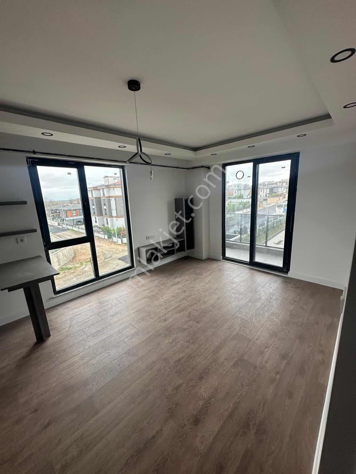 Hürriyet Mahallesin De Havuz Cephe Satılık 1+1 Daire - Görsel 2