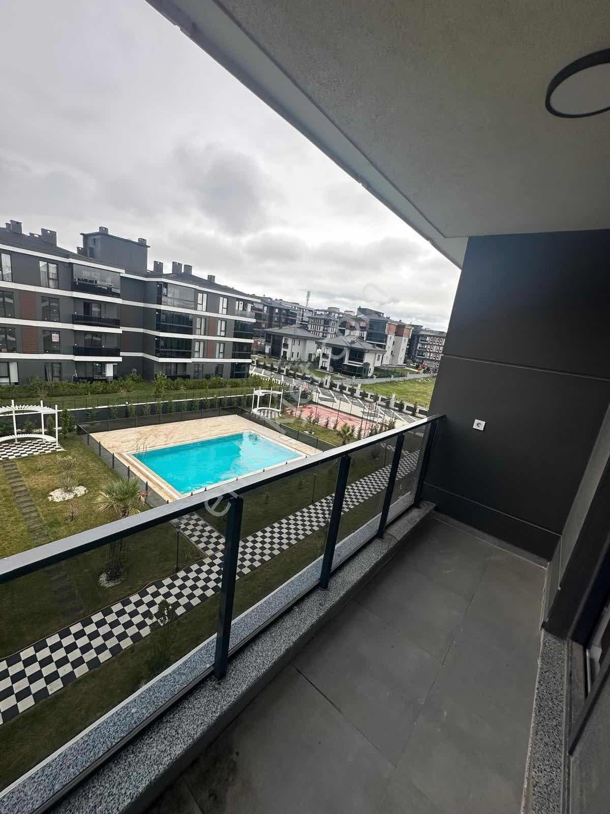 Hürriyet Mahallesin De Havuz Cephe Satılık 1+1 Daire