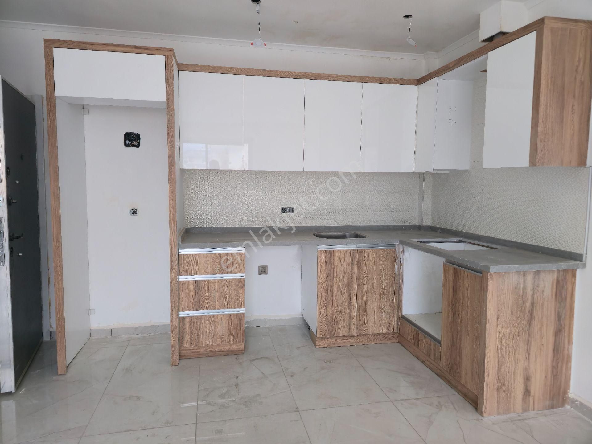 Güller Pınarında Sıfır Denize Yürüme Mesafesinde 2+1 Daire - Görsel 8