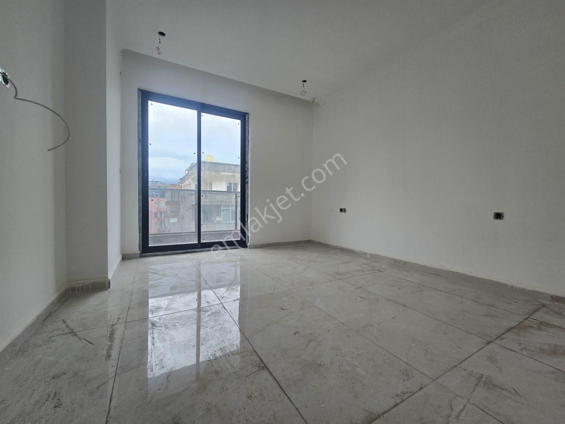 Güller Pınarında Sıfır Denize Yürüme Mesafesinde 2+1 Daire - Görsel 12