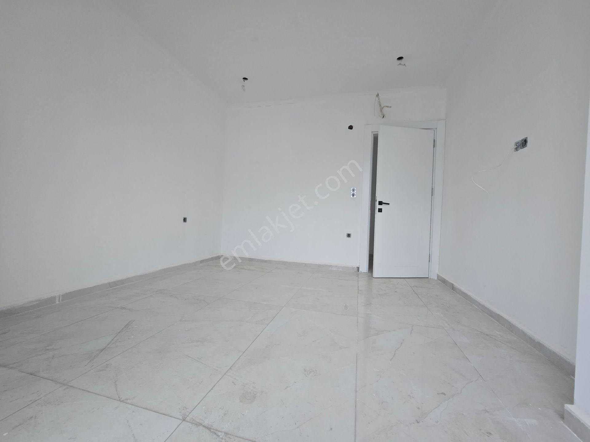 Güller Pınarında Sıfır Denize Yürüme Mesafesinde 2+1 Daire - Görsel 13