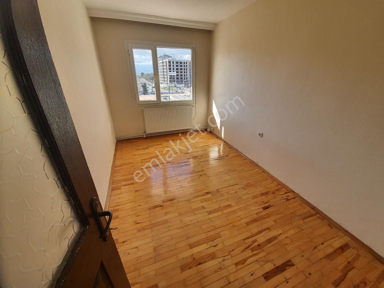 Ataşeşehirde Doğalgazlı Temiz Bakımlı Ön Cephe Kiralık 3+1 Daire - Görsel 9