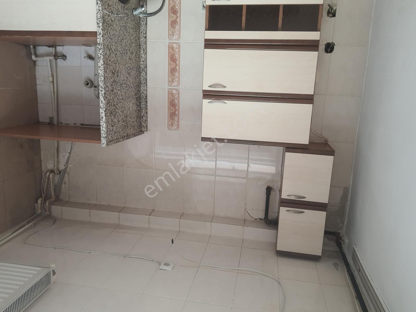 Ataşeşehirde Doğalgazlı Temiz Bakımlı Ön Cephe Kiralık 3+1 Daire - Görsel 6