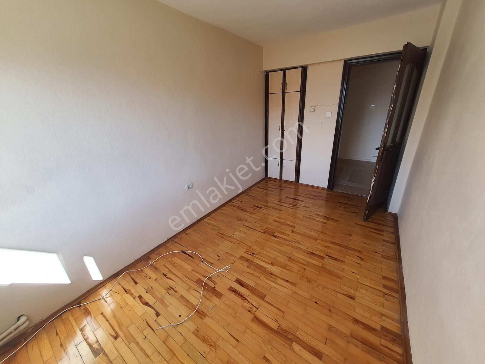 Ataşeşehirde Doğalgazlı Temiz Bakımlı Ön Cephe Kiralık 3+1 Daire - Görsel 10