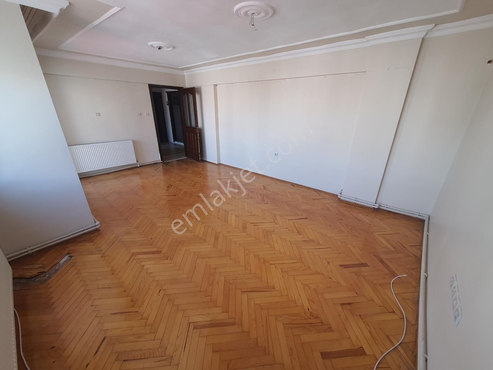 Ataşeşehirde Doğalgazlı Temiz Bakımlı Ön Cephe Kiralık 3+1 Daire - Görsel 3